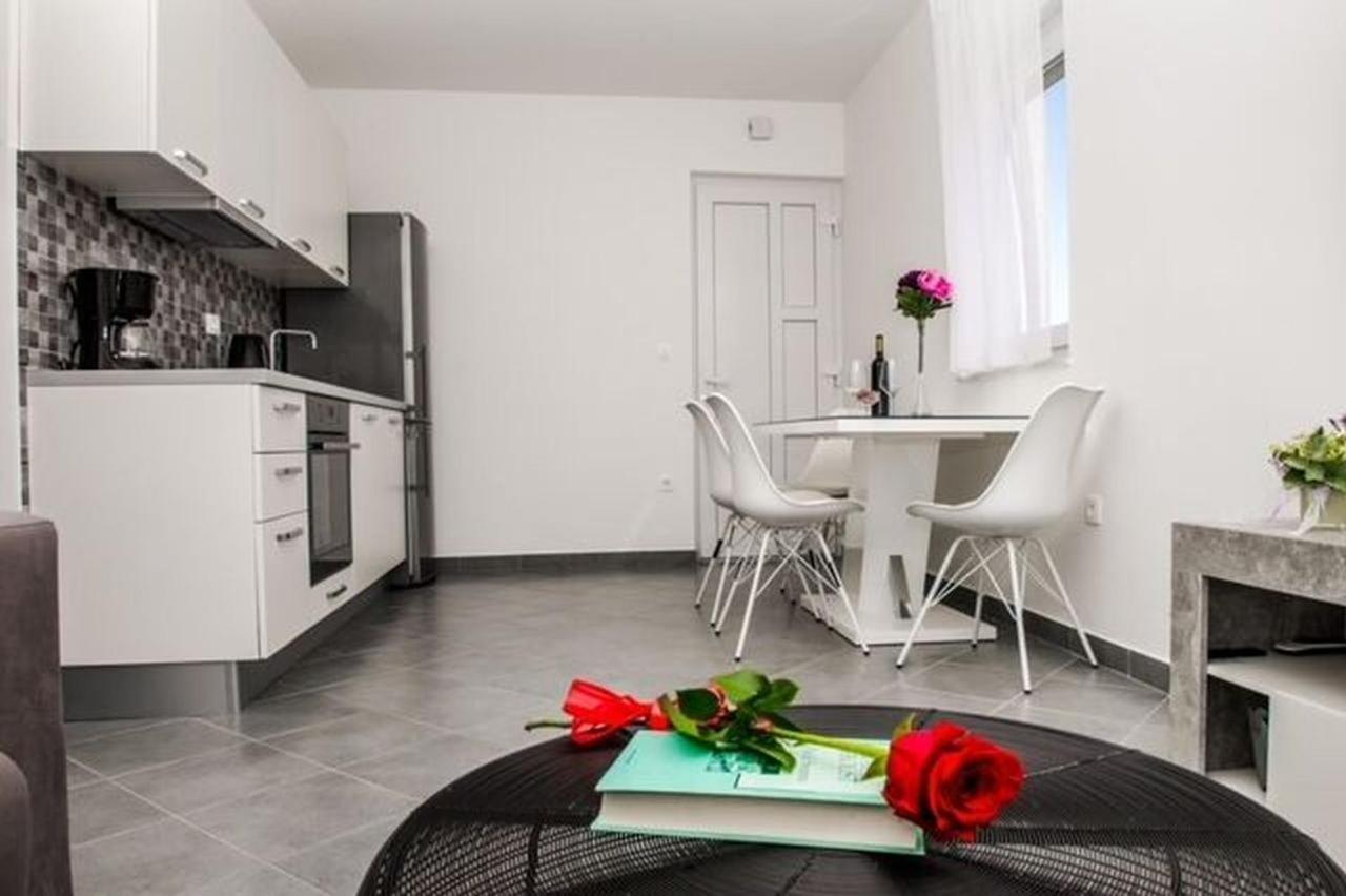 Apartments Zdeslav Rogoznica  Eksteriør billede